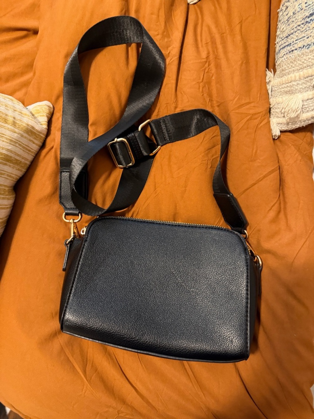 Jesse & James Black Crossbody Conceal Carry Bag with Adjustable Strap
